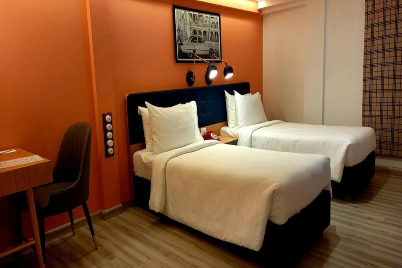 T24 Retro 4* Bombay